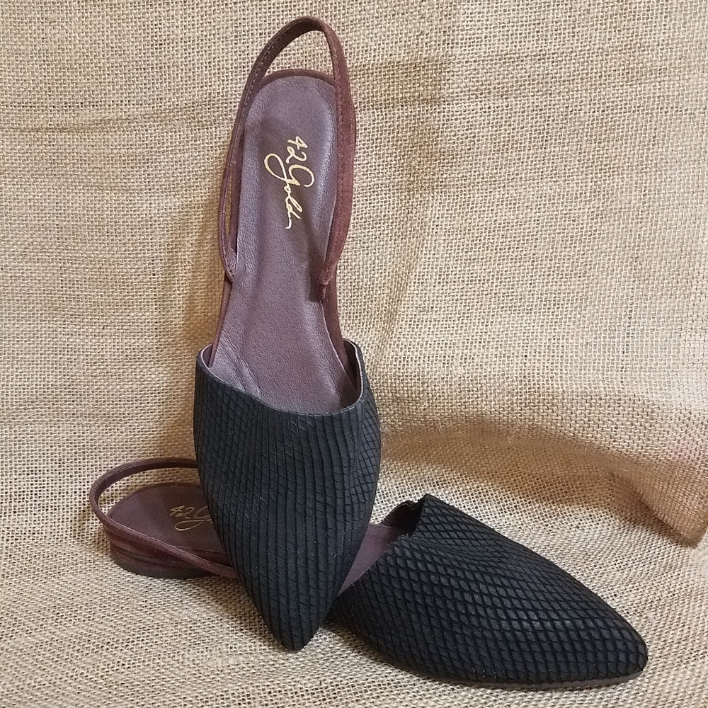 42 GOLD Cab Pointy Toe Slingback Flat